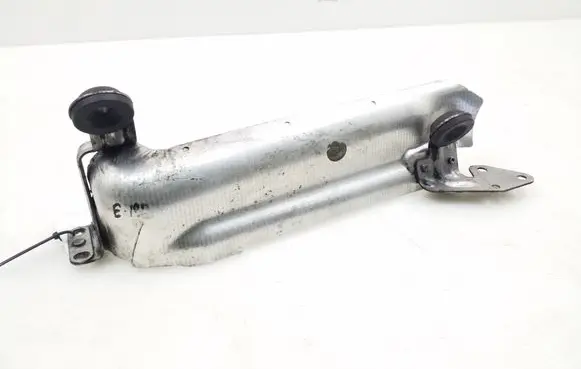 Mercedes-Benz R W251 Air filter cleaner box bracket assembly A6420901241