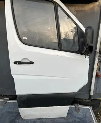 Mercedes-Benz Sprinter W906 Front door