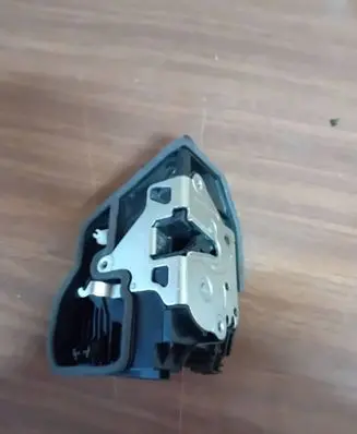 BMW 5 E60 E61 Front door lock 7229458