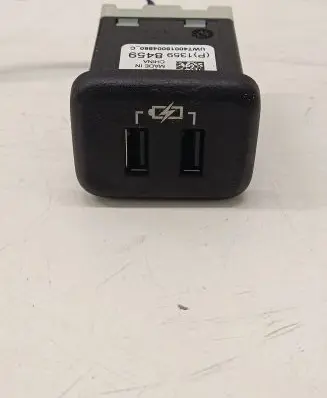 Opel Insignia B USB socket connector 13598459