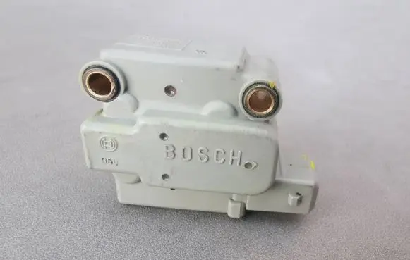 Audi 100 200 5000 C3 Fuel pressure regulator 2437020005