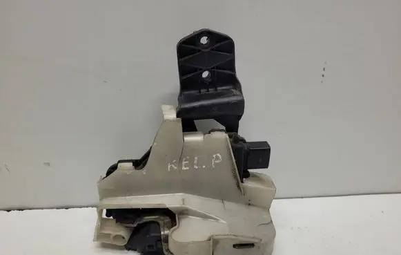 Volkswagen PASSAT B5.5 Front door lock 117626104
