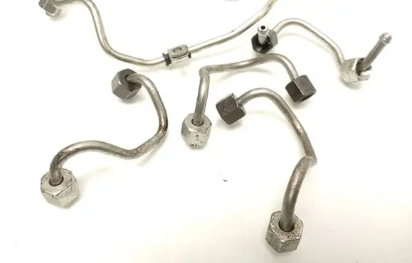 Volvo V40 Fuel injector supply line/pipe 