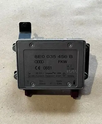 Audi A4 S4 B7 8E 8H Antenna control unit 8E0035456B 09103112