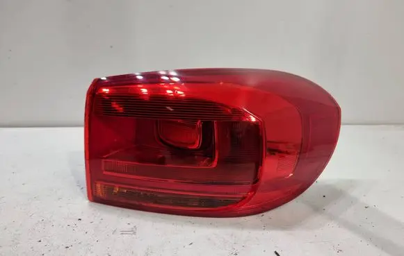 Volkswagen Tiguan Rear/tail lights 5N0945096Q