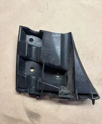 Volvo V40 Front bumper mounting bracket 31395102