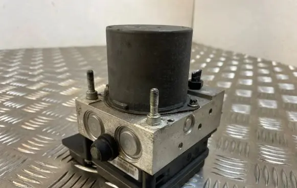 Audi A6 S6 C6 4F ABS Pump 4F0614517A 4F0910517A