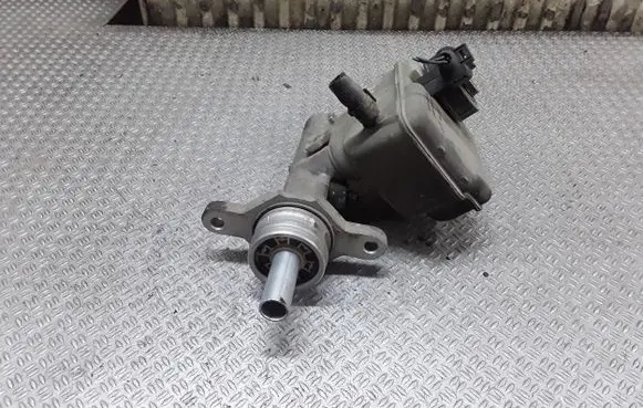 Master brake cylinder