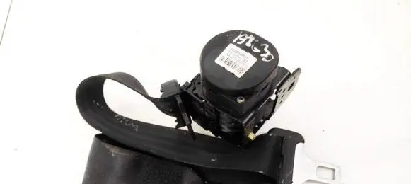 Middle seatbelt (rear)