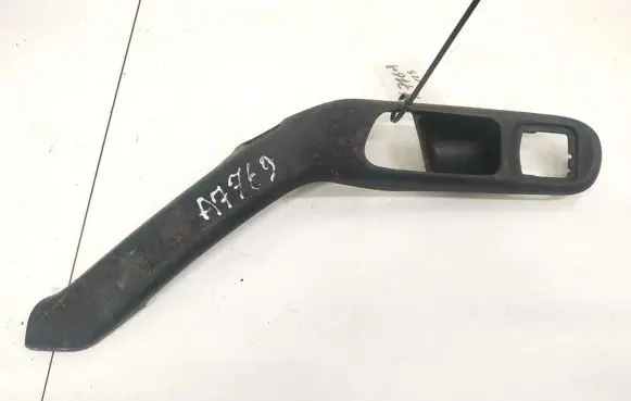 Volkswagen PASSAT B4 Front door window switch trim 3A0867197