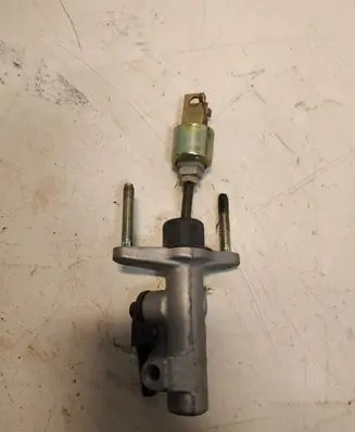 Toyota RAV 4 (XA20) Clutch master cylinder