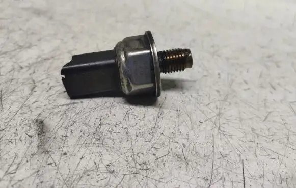 Fuel pressure sensor