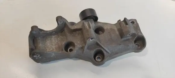 Opel Vivaro Generator/alternator bracket 117109477R