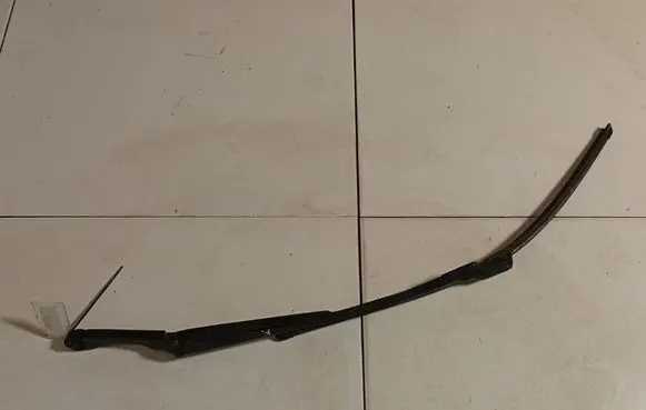 Opel Astra J Front wiper blade arm 13289888