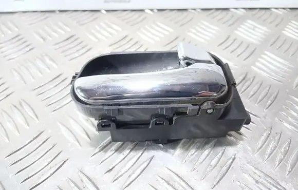 Nissan Primera Front door interior handle