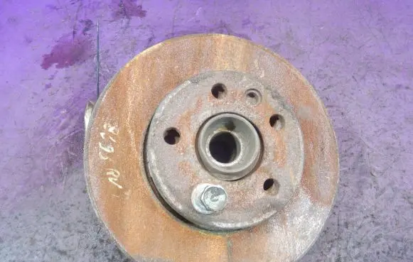 Volkswagen Transporter - Caravelle T4 Front wheel hub spindle knuckle