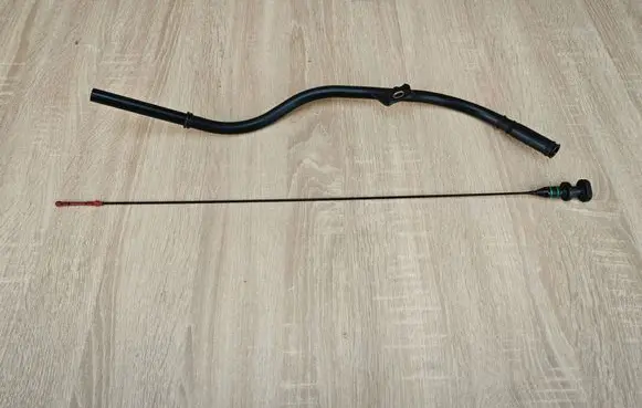 BMW 4 G22 G23 G24 G26 Oil level dip stick 8580043 8580048