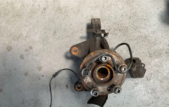 Mercedes-Benz Vito Viano W447 Front wheel hub A4473320201