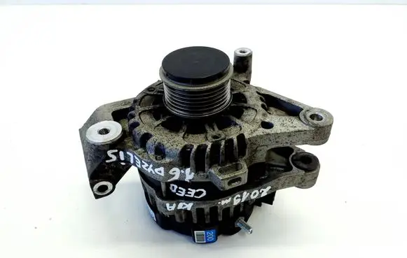 KIA Ceed Generator/alternator 373002U200