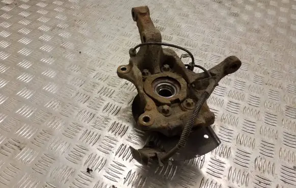 Opel Vivaro Front wheel hub 93868517