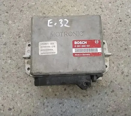 BMW 7 E32 Engine control unit/module 0261200151