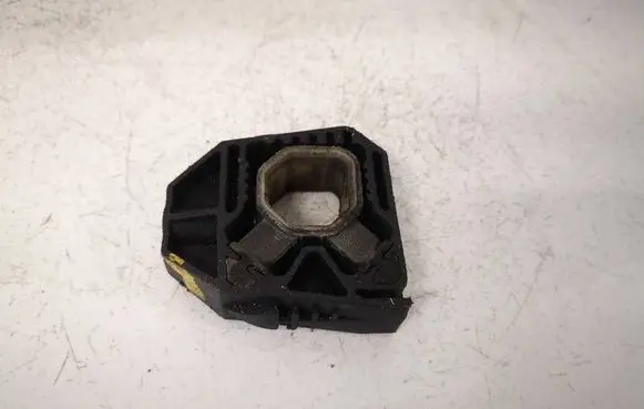 Volkswagen Jetta V Radiator mount bracket 1Z0121867