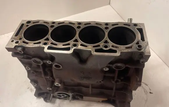 Peugeot 3008 II Engine block 040040390 10DZAG PSAAH01