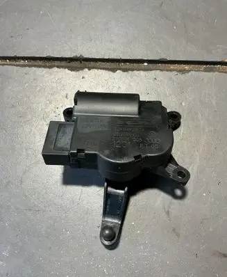 Audi Q7 4L Air flap motor/actuator 52411483R04