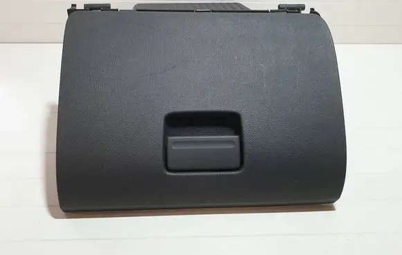 Ford Focus Glove box 4M51A06044 4M5XA06008
