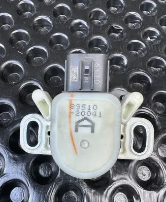 Lexus RX 450H Brake pedal sensor switch 8951020041