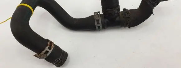 Mercedes-Benz C W203 Engine coolant pipe/hose 2098320294