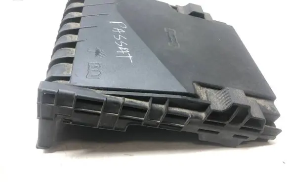 Volkswagen PASSAT B7 Fuse box cover 1K0937132F 017180061 014189871