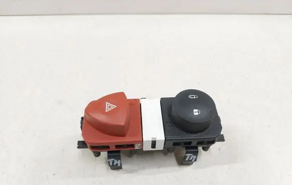 Renault Scenic II - Grand scenic II Hazard light switch 8200407415 8200095493 8200407416