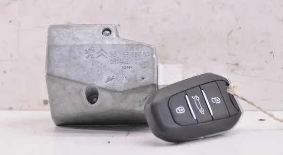 Opel Mokka B Ignition lock 9815882080