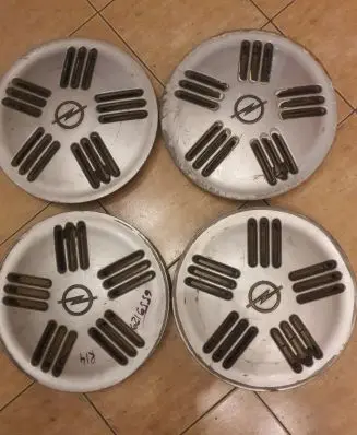 Opel Kadett D R14 wheel hub/cap/trim 90192826 90149285