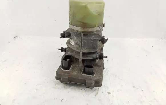 Volvo V70 Power steering pump 6G913K514