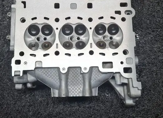 Ford Focus Engine head PBCM5G6090GE PBCM5G6090