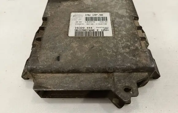 Peugeot 206 Engine control unit/module 9637087480 IAW1AP90 16328444