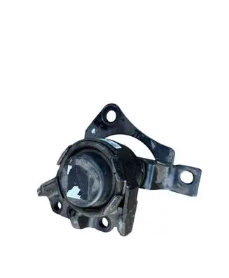 Engine mount vacuum valve