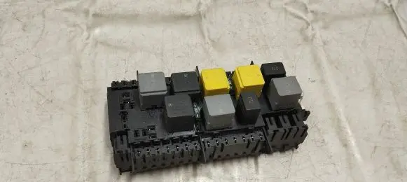 Mercedes-Benz GL X166 Fuse module A1669068201