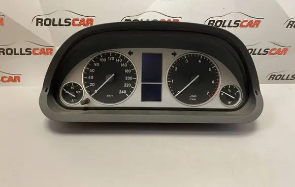 Mercedes-Benz B W245 Speedometer (instrument cluster) A1695408247 A1694420421 A1695405411