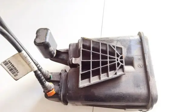 Active carbon filter fuel vapour canister
