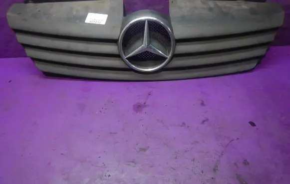 Mercedes-Benz Vaneo W414 Front bumper upper radiator grill