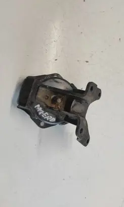 Mitsubishi Pajero Engine mount bracket 002098