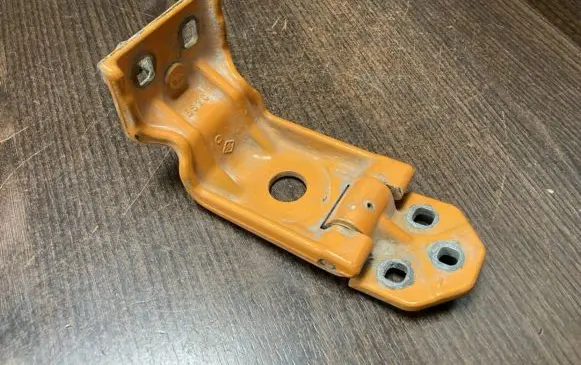 Renault Master III Loading door lower hinge 844000013R