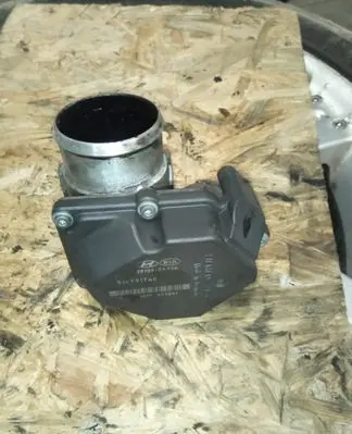 Hyundai i40 Throttle valve 351002A900