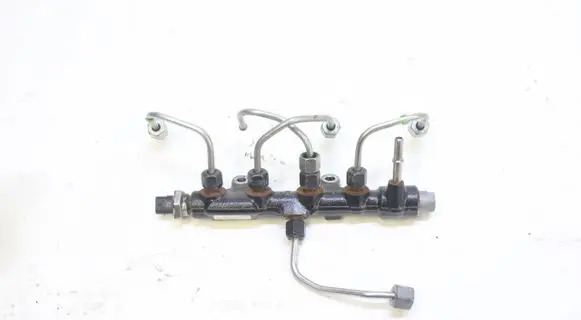 Ford Focus Fuel injector supply line/pipe 9825589880