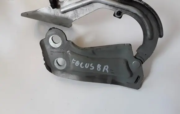 Engine bonnet/hood hinges