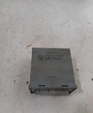 Volkswagen PASSAT B6 Tow bar relay 