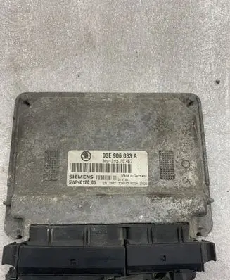 Skoda Fabia Mk2 (5J) Engine control unit/module 03E906033A 5WP4012005